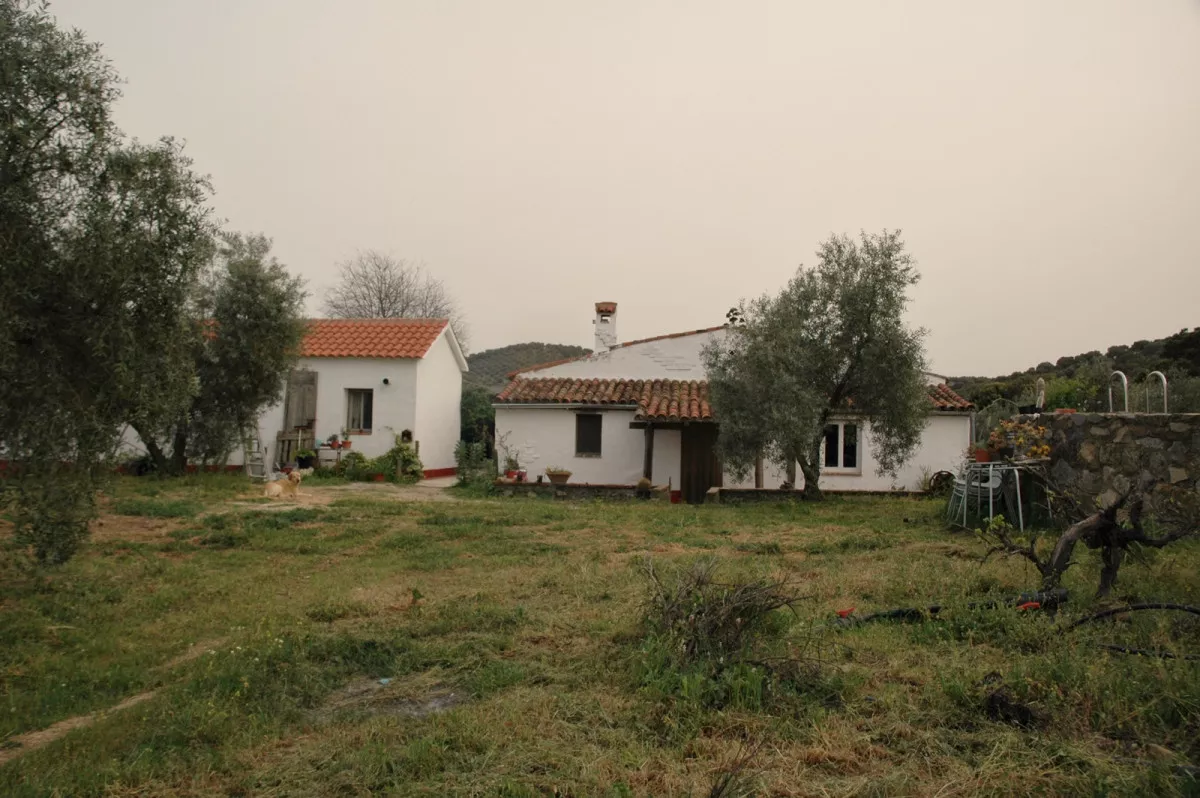 Venta de terreno rustico con dos viviendas 