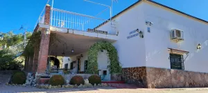Casa cortijo con finca de olivar