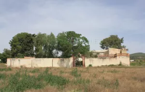 Finca con masia rural y viñedo en Barcelona.