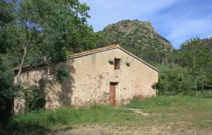 Masia rural cerca del mar en la Costa Brava