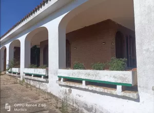 Finca 2,5 ha con Chalet 474 m2 en Badajoz