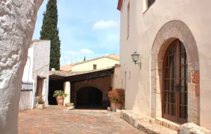 Finca de viñedo con masia noble en Penedès.