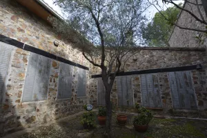 Terreno con Casa a orillas del embalse Cíjara