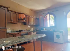 Finca 2,5 ha con Chalet 474 m2 en Badajoz
