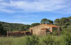 Masia rural cerca del mar en la Costa Brava