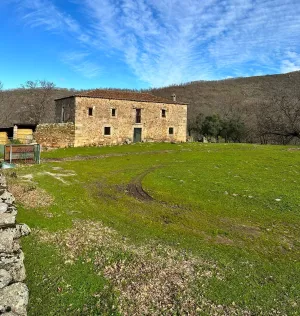 Dehesa con edificación en el norte de Cáceres