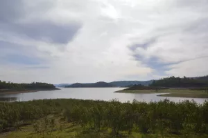 Terreno con Casa a orillas del embalse Cíjara