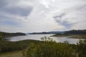 Terreno con Casa a orillas del embalse Cíjara