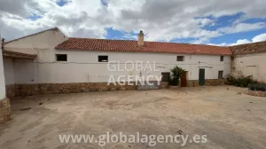 Cortijo con 92 hectáreas en Albacete