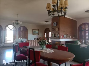 Finca 2,5 ha con Chalet 474 m2 en Badajoz