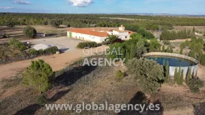 Cortijo con 92 hectáreas en Albacete