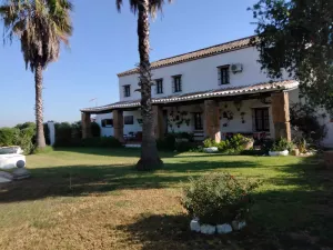 Gran cortijo con tierras de regadio