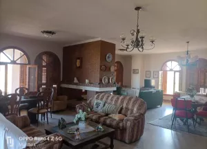 Finca 2,5 ha con Chalet 474 m2 en Badajoz