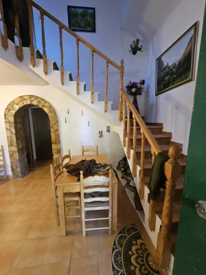 Casa cortijo con finca de olivar