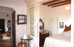 Finca de viñedo con masia noble en Penedès.